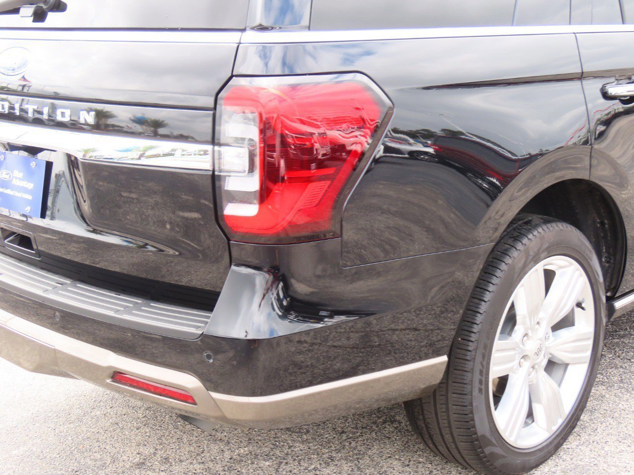 Certified 2024 Ford Expedition King Ranch AWD/4WD image 12