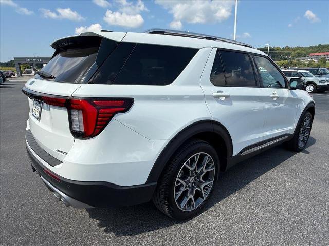 Certified 2025 Ford Explorer Platinum w/ Ultimate Package AWD/4WD image 7