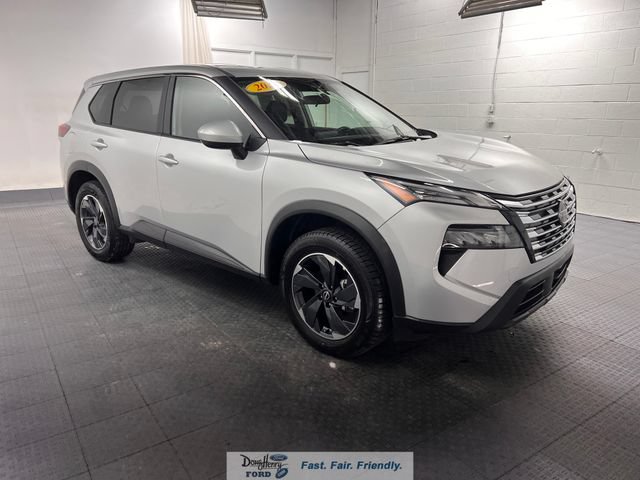 Used 2025 Nissan Rogue SV FWD image 3