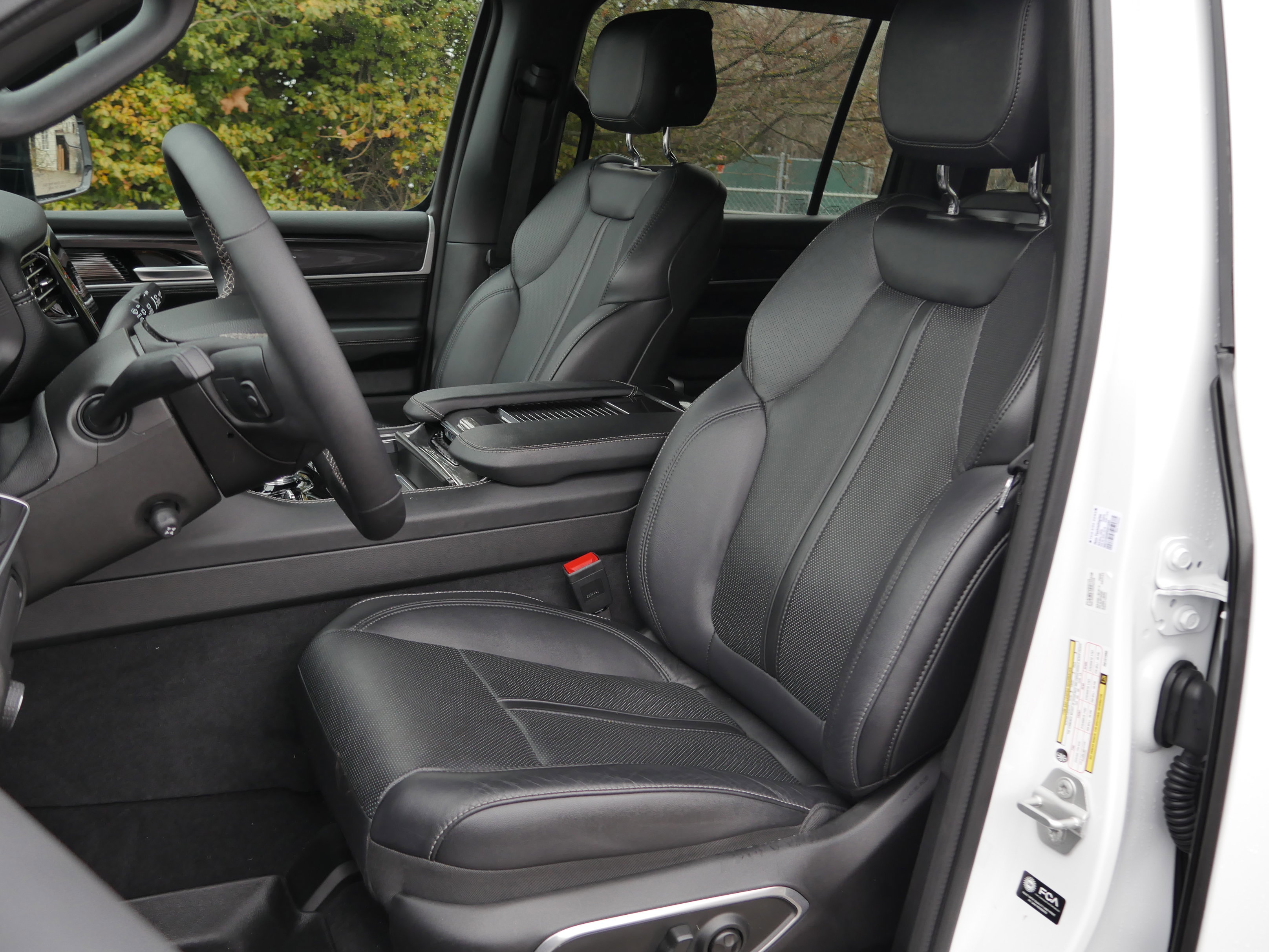 Used 2024 Jeep Wagoneer 4WD image 30