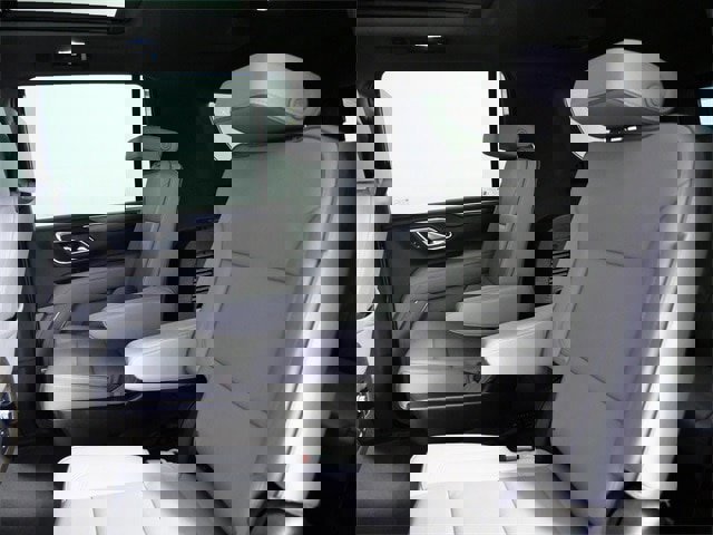 Used 2024 GMC Yukon XL SLT w/ SLT Premium Package image 16