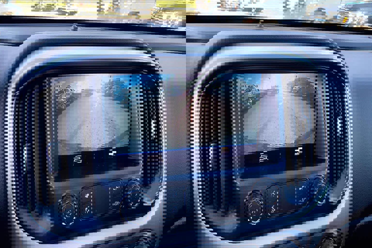 Used 2022 Chevrolet Colorado LT w/ LT Convenience Package image 23