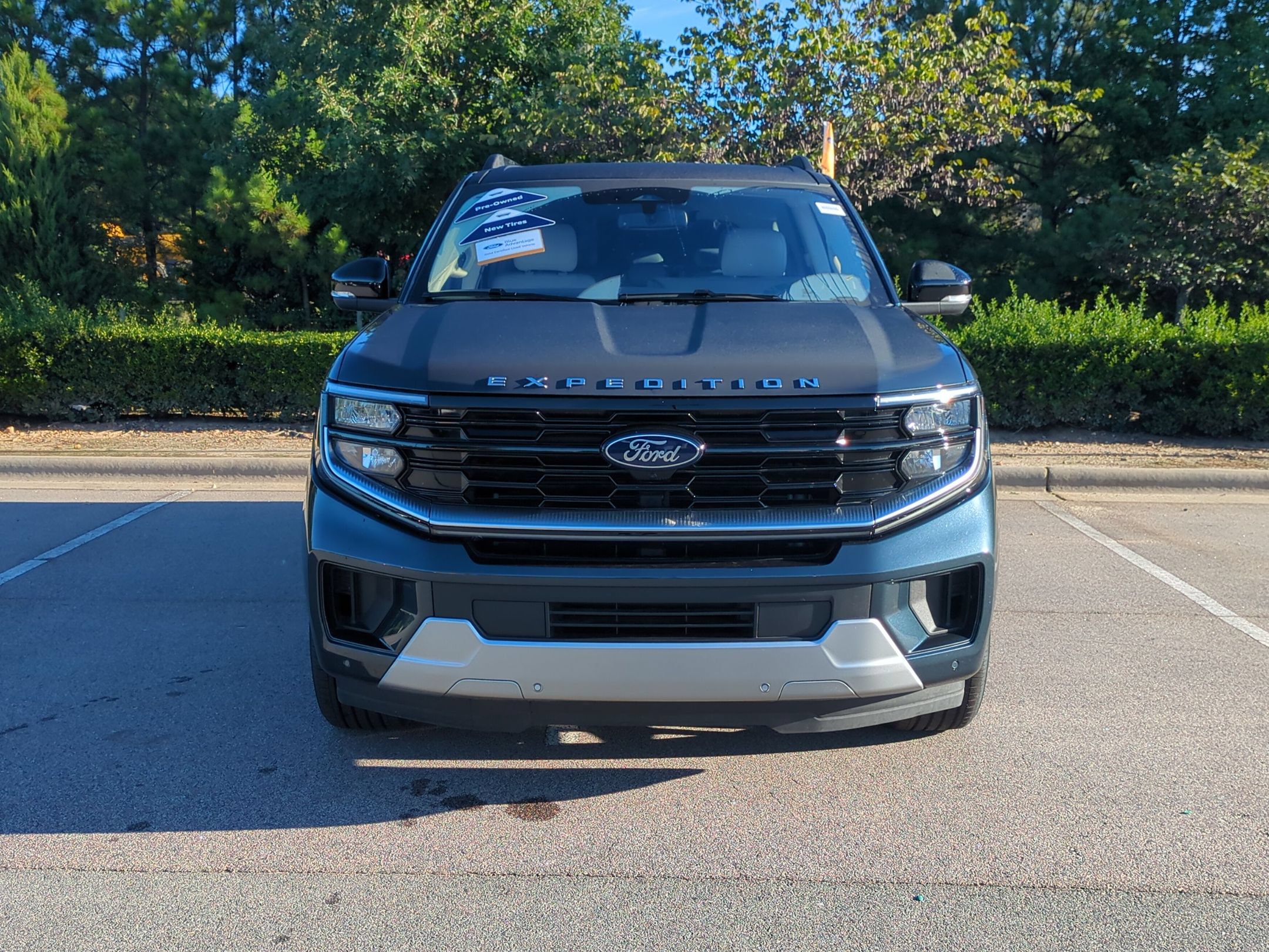 Certified 2025 Ford Expedition Platinum w/ Platinum Ultimate Package AWD/4WD image 9