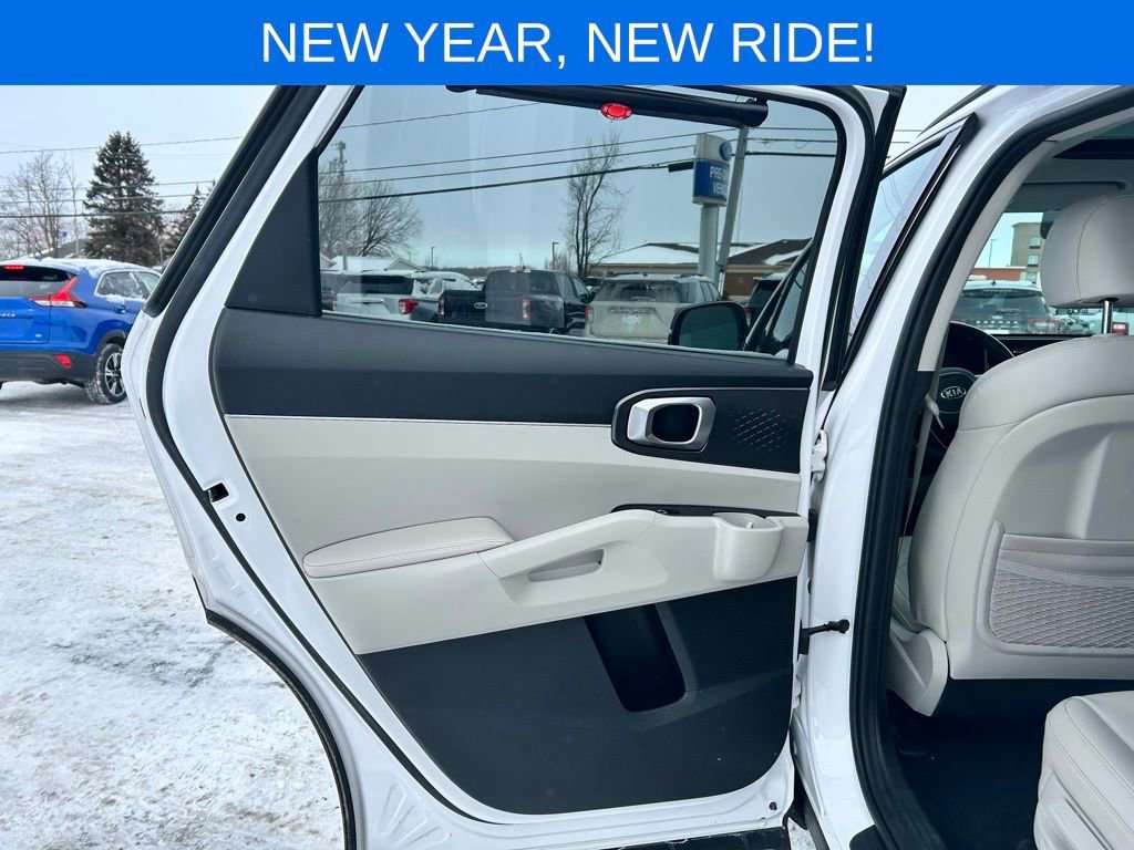 Used 2021 Kia Sorento S w/ Panoramic Sunroof Package image 16