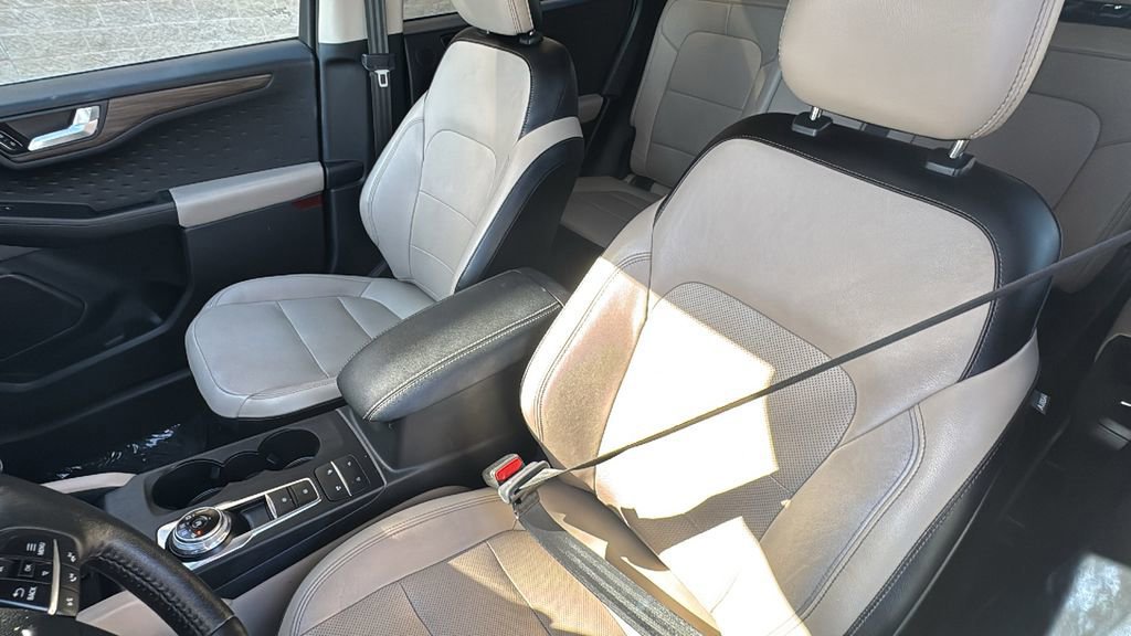 Certified 2020 Ford Escape Titanium AWD/4WD image 22