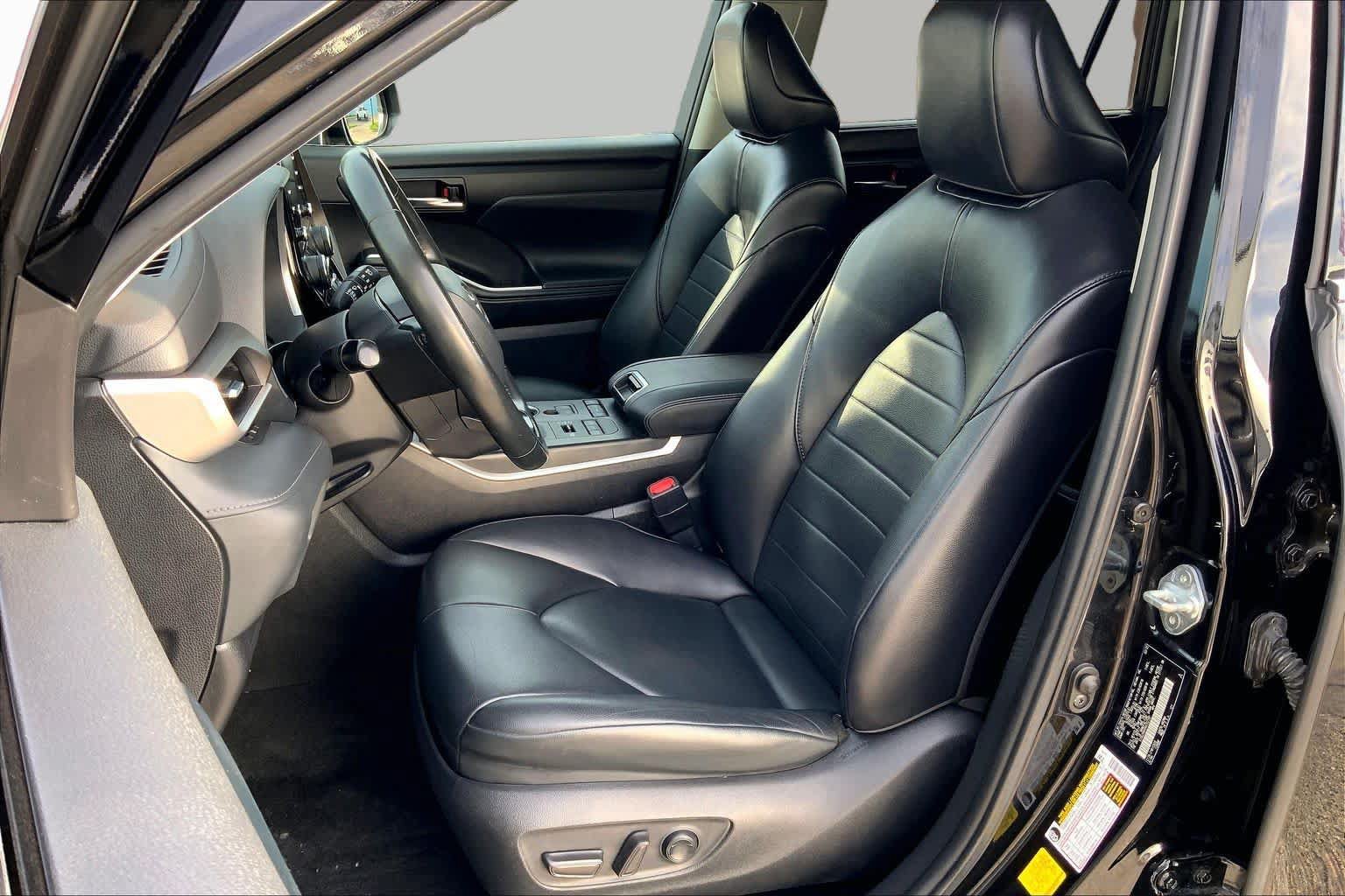 Used 2022 Toyota Highlander XLE AWD/4WD image 6
