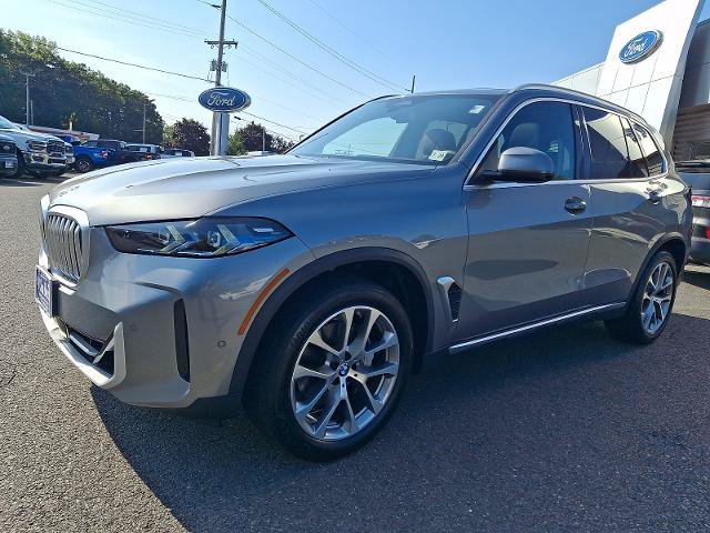 Used 2024 BMW X5 xDrive40i w/ Premium Package AWD/4WD image 3