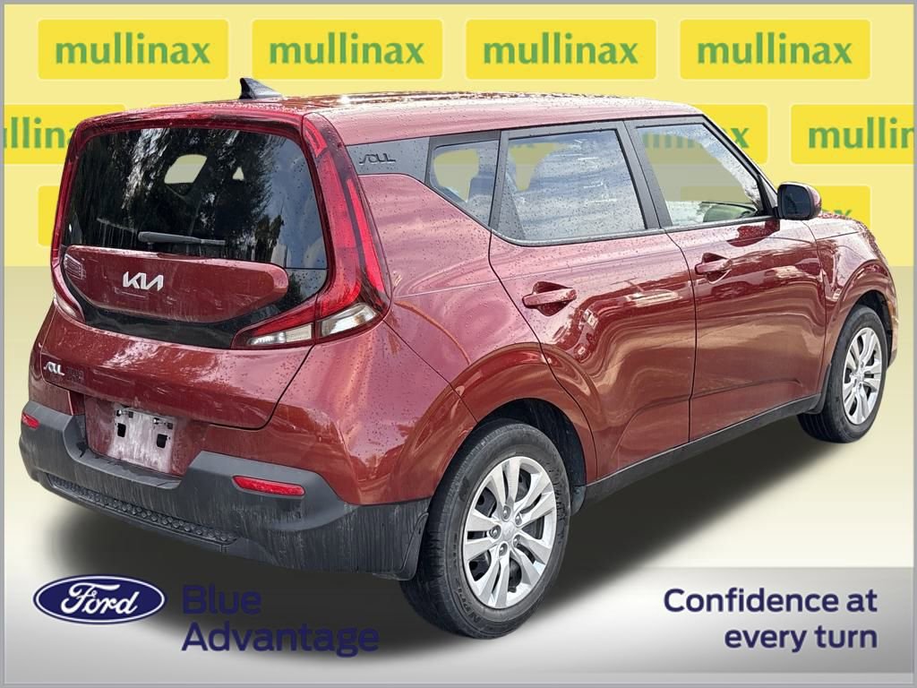 Used 2022 Kia Soul LX image 3
