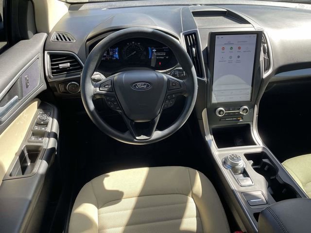 Certified 2024 Ford Edge SE w/ Black Appearance Package image 5