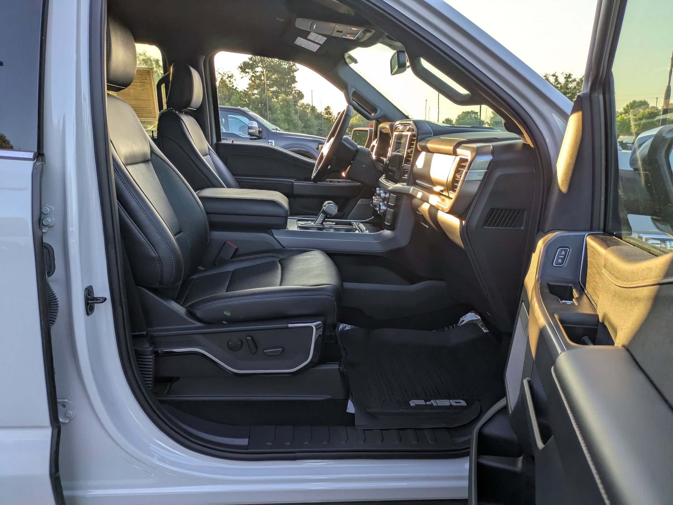 Certified 2024 Ford F150 Lariat w/ FX4 Off-Road Package AWD/4WD image 40
