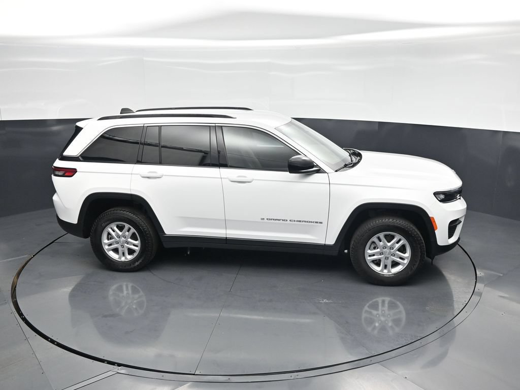 Used 2025 Jeep Grand Cherokee Laredo w/ Luxury Tech Group I AWD/4WD image 47