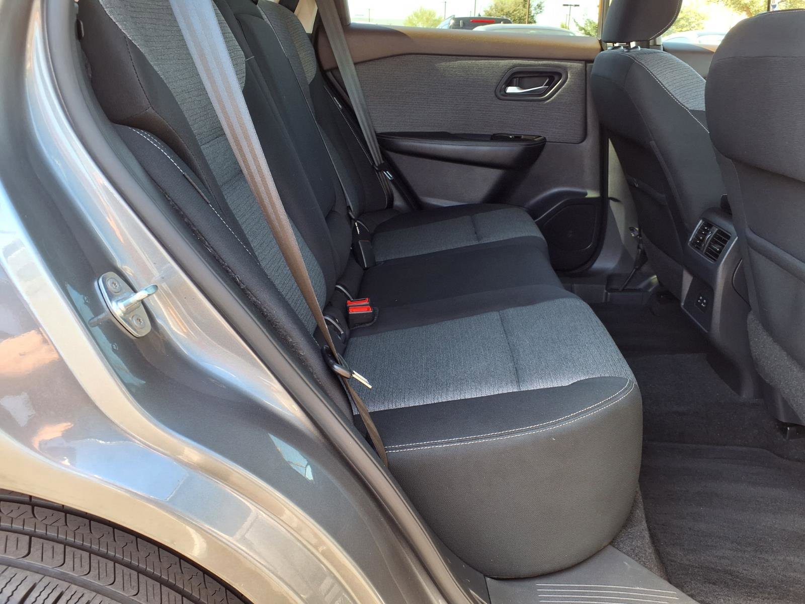Used 2022 Nissan Rogue SV FWD image 14