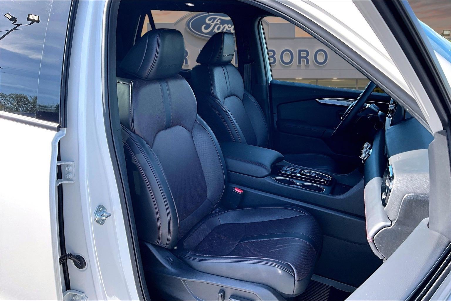 Used 2025 Honda Pilot Black Edition image 7