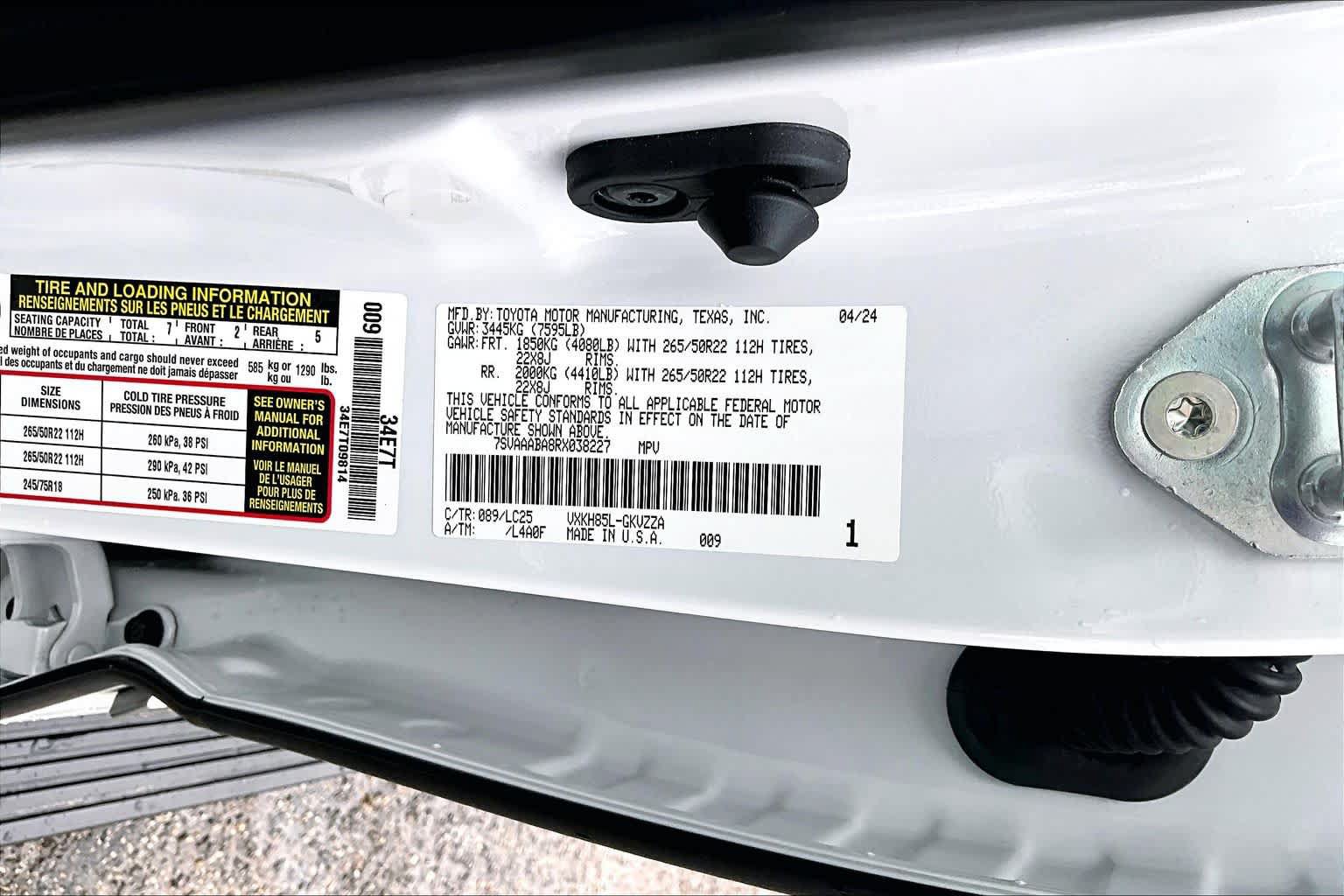 Used 2024 Toyota Sequoia Capstone AWD/4WD image 34