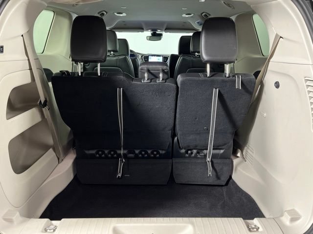Used 2023 Chrysler Pacifica Touring-L FWD image 48