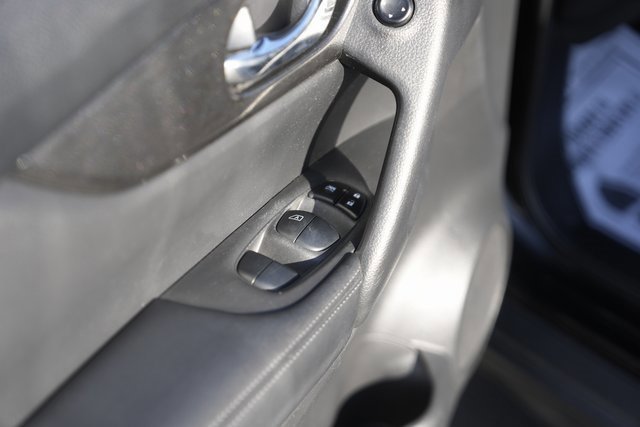 Used 2019 Nissan Rogue SV image 28