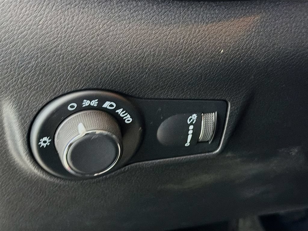 Used 2025 Jeep Compass Sport AWD/4WD image 13