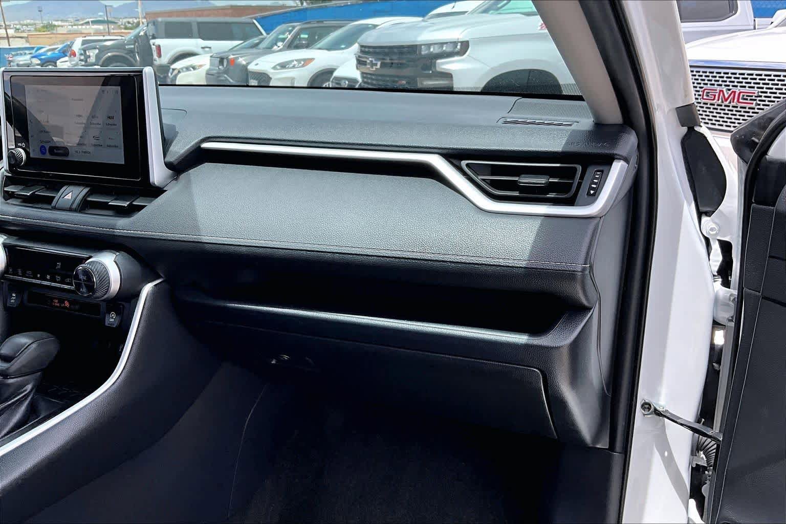 Used 2025 Toyota RAV4 XLE FWD image 17