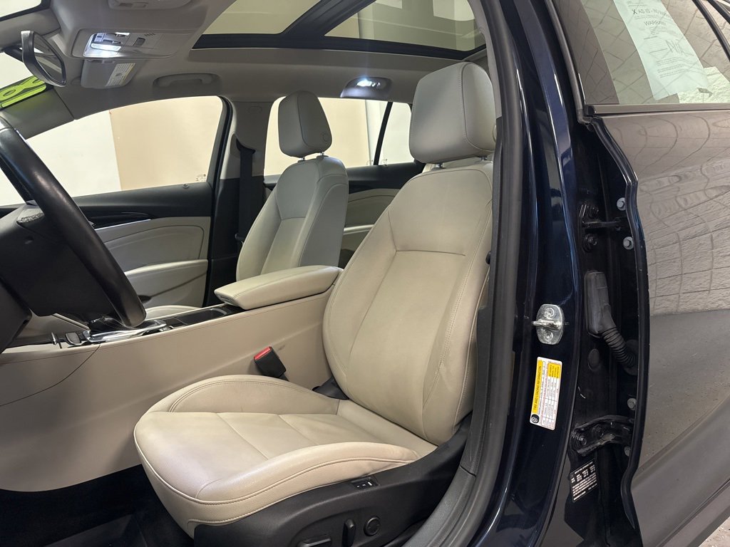 Used 2018 Buick Regal Essence w/ Driver Confidence Package #1 image 5