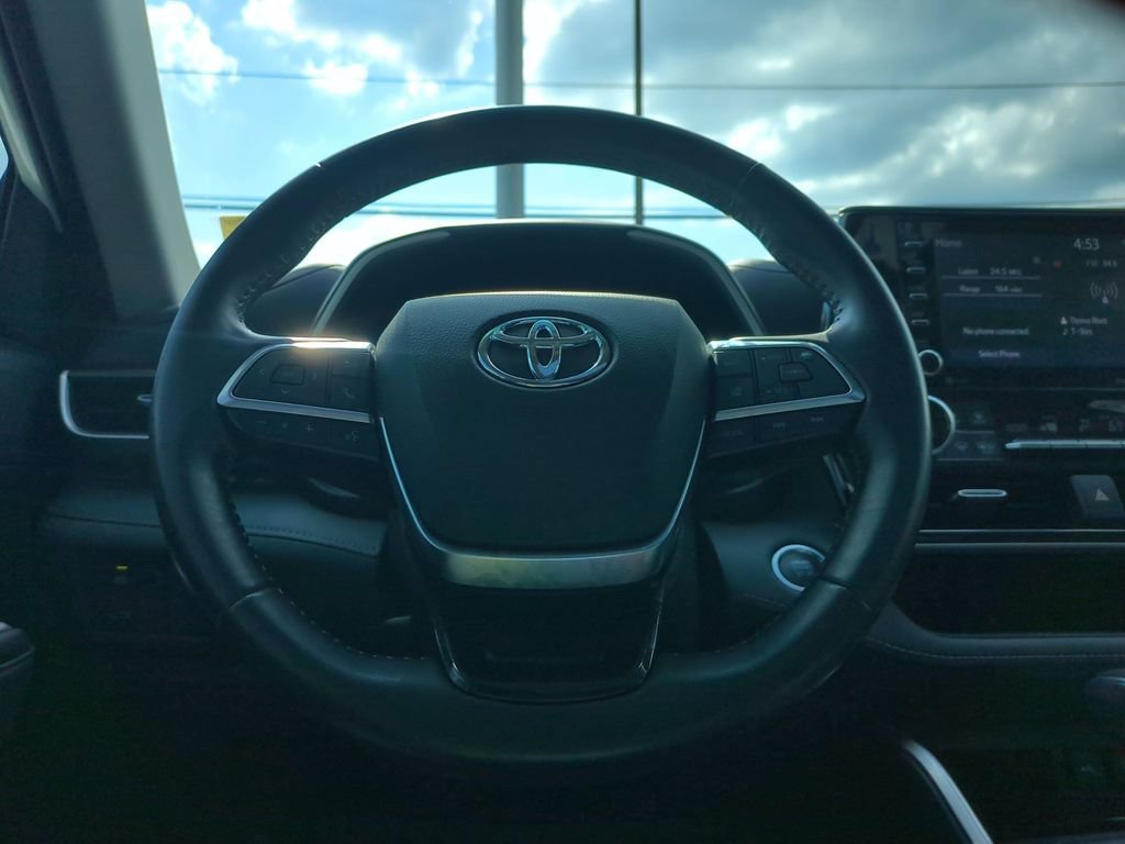Used 2021 Toyota Highlander XLE FWD image 15