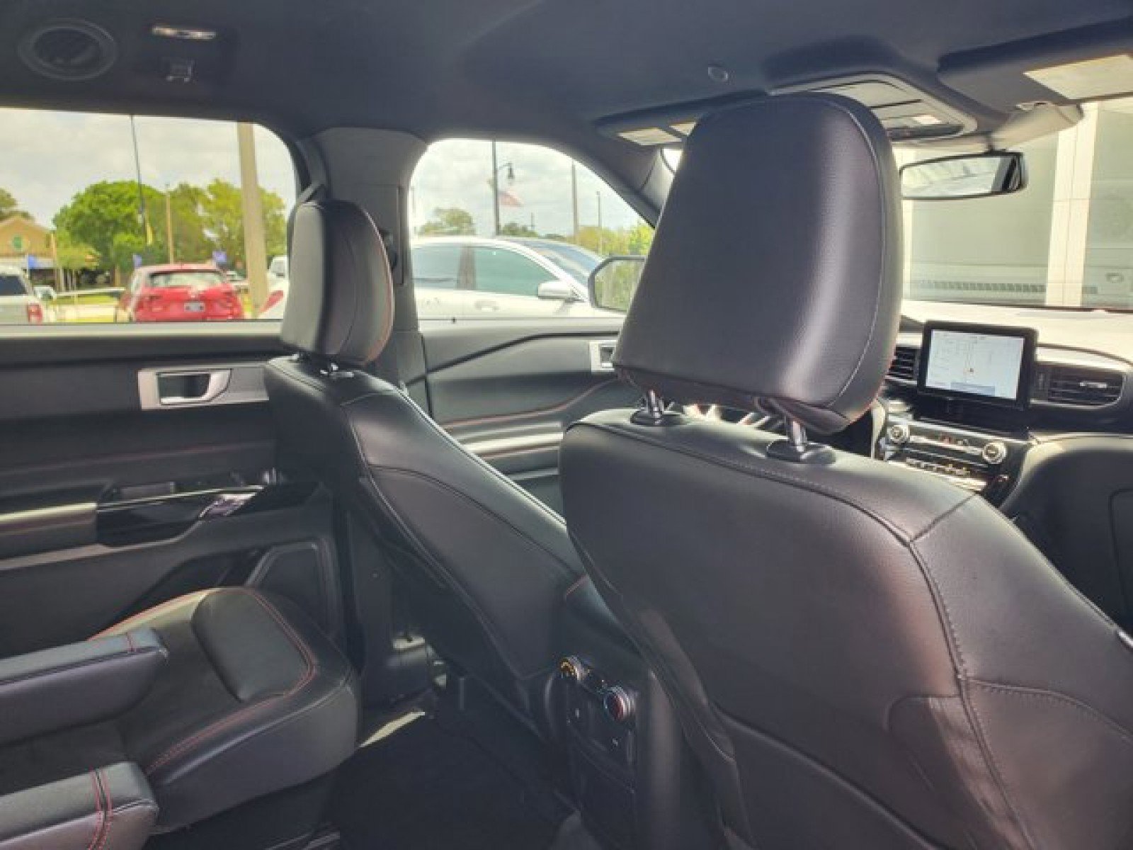 Certified 2023 Ford Explorer ST-Line w/ Class IV Trailer Tow Package RWD image 32