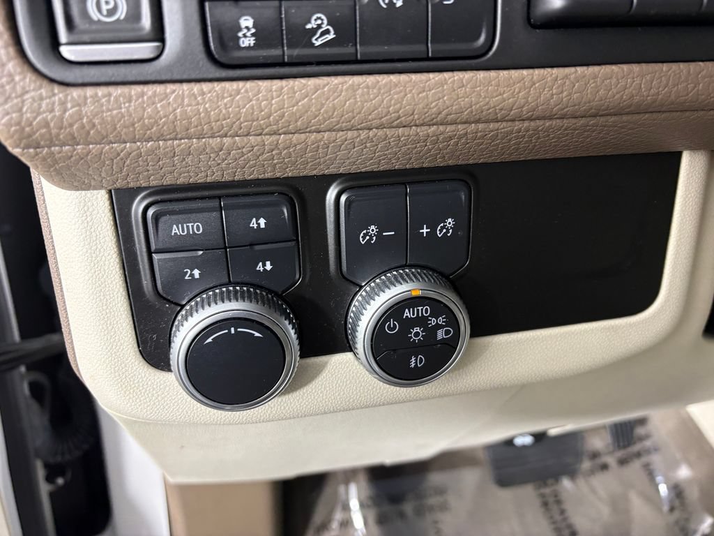 Used 2021 GMC Yukon Denali w/ Denali Premium Package AWD/4WD image 14