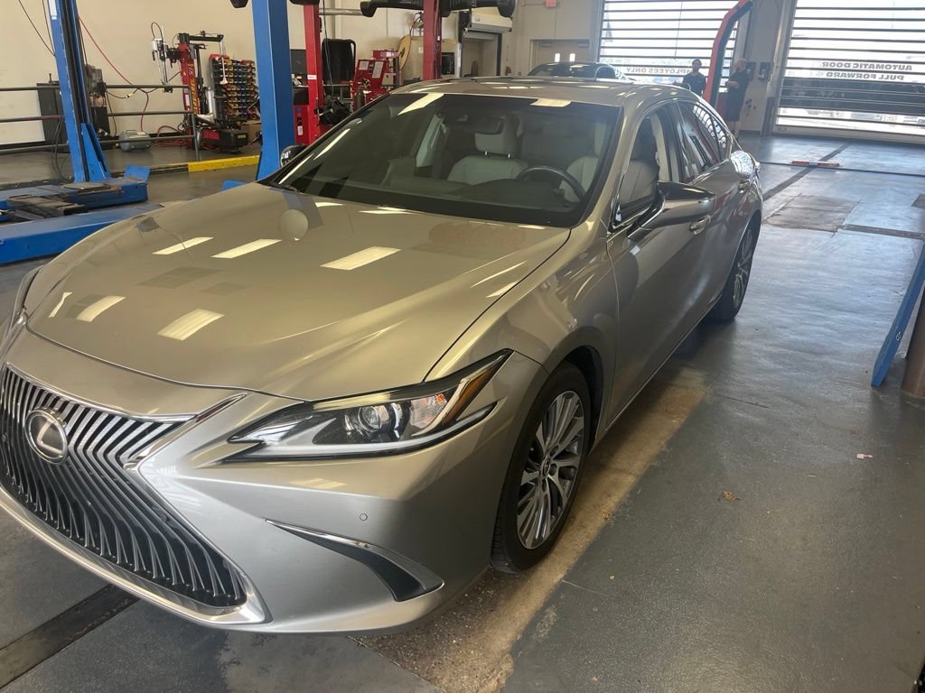 Used 2019 Lexus ES 350 w/ Premium Package FWD image 2