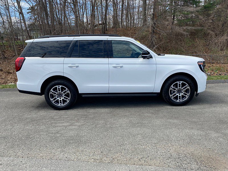 Certified 2025 Ford Expedition Active AWD/4WD image 5