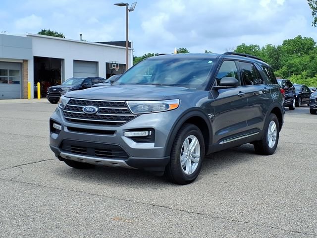 Certified 2024 Ford Explorer XLT w/ Equipment Group 202A AWD/4WD image 3