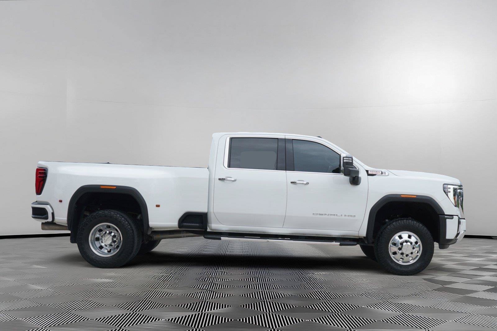 Used 2024 GMC Sierra 3500 Denali AWD/4WD image 4