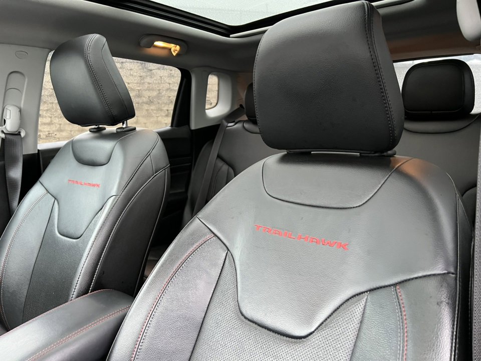 Used 2022 Jeep Compass Trailhawk w/ Trailhawk Elite Group image 14