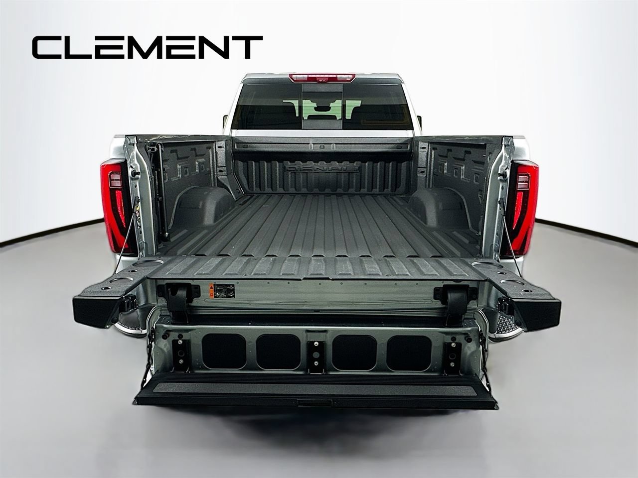 Used 2024 GMC Sierra 3500 Denali w/ Denali Reserve Package AWD/4WD image 11
