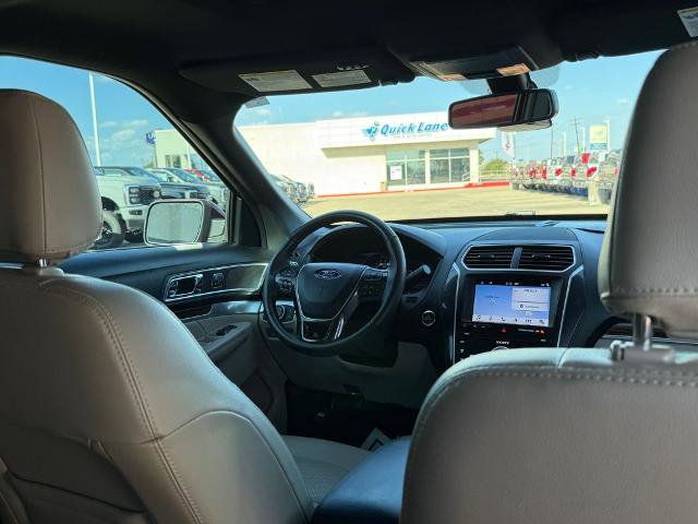 Certified 2019 Ford Explorer Limited w/ Ford Safe & Smart Package image 28