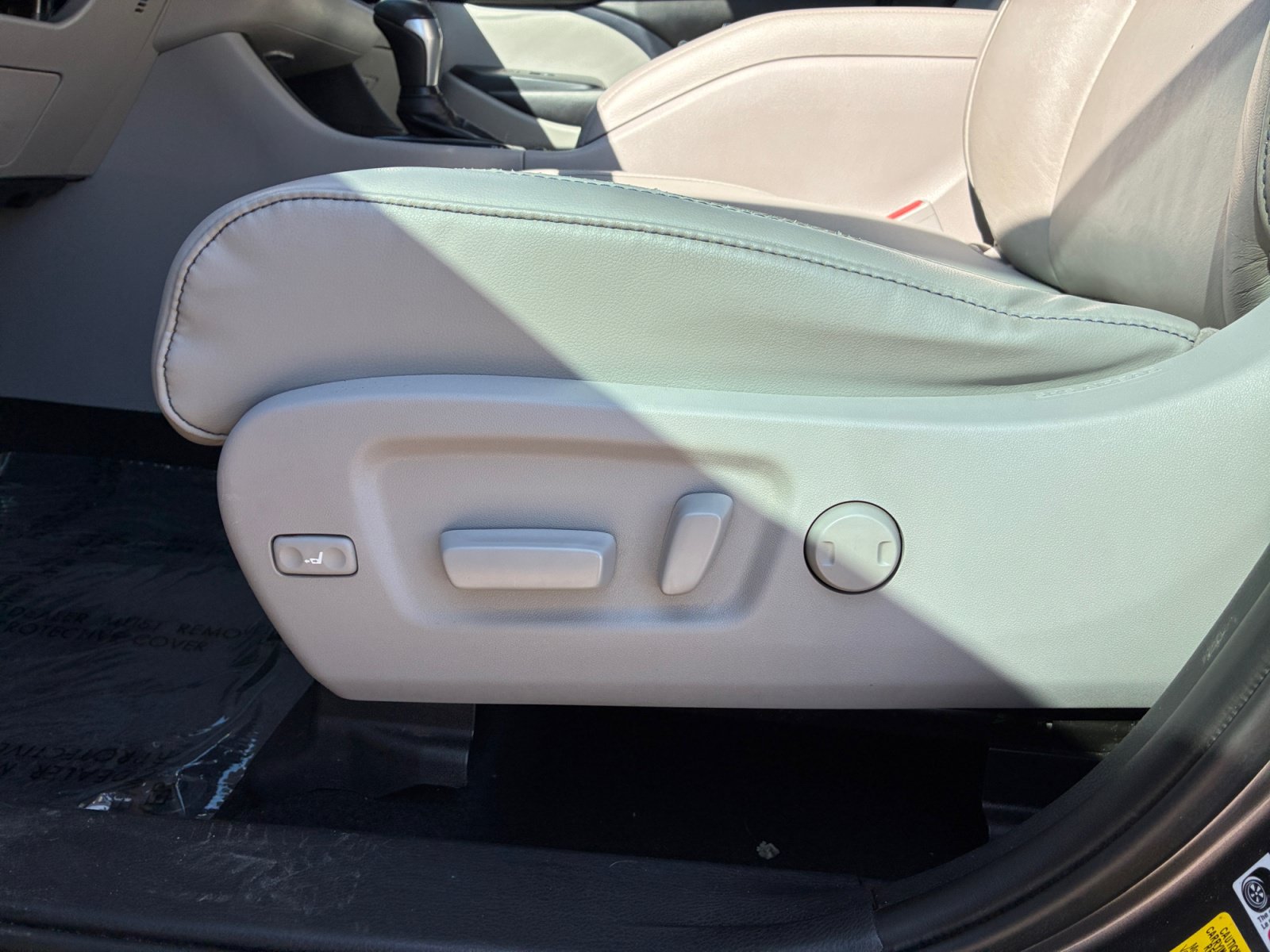 Used 2019 Toyota Highlander XLE AWD/4WD image 14