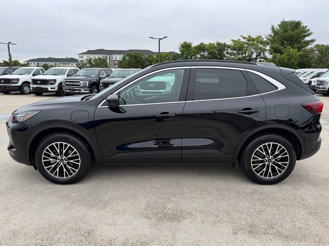 Certified 2025 Ford Escape SE w/ PHEV Premium Package image 2