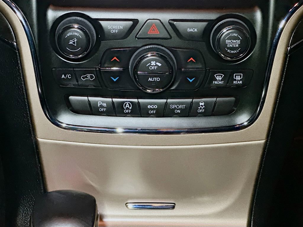 Used 2017 Jeep Grand Cherokee Limited AWD/4WD image 16
