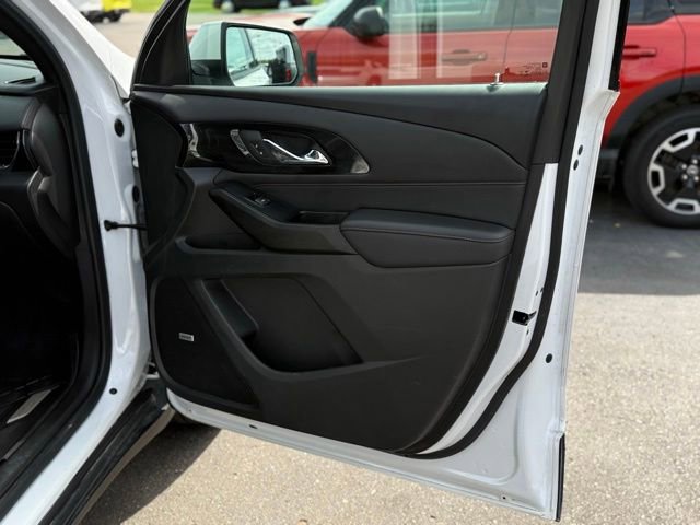 Used 2023 Chevrolet Traverse RS w/ LPO, Floor Liner Package AWD/4WD image 18