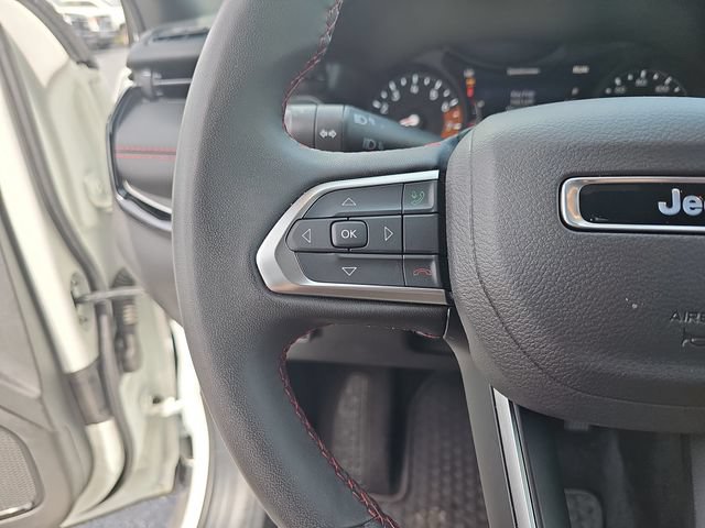 Used 2025 Jeep Compass Trailhawk AWD/4WD image 18