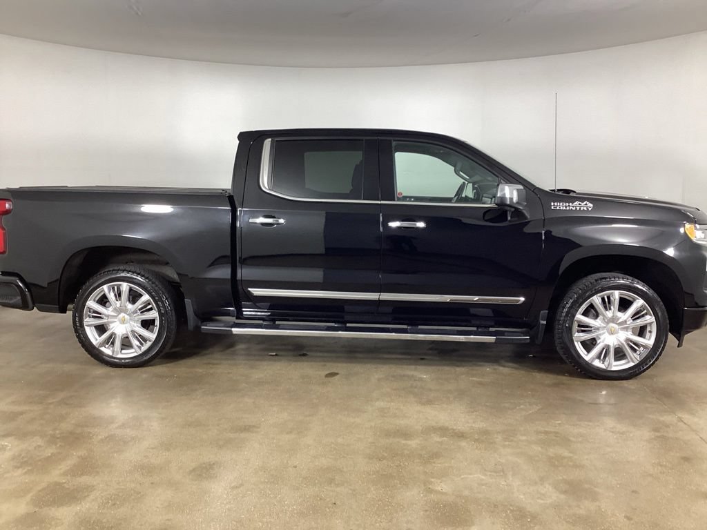 Used 2022 Chevrolet Silverado 1500 High Country w/ High Country Premium Package AWD/4WD image 4