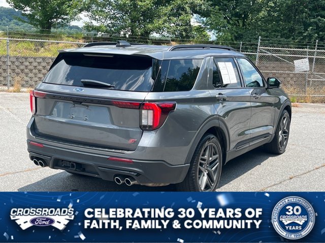 Certified 2025 Ford Explorer ST AWD/4WD image 3