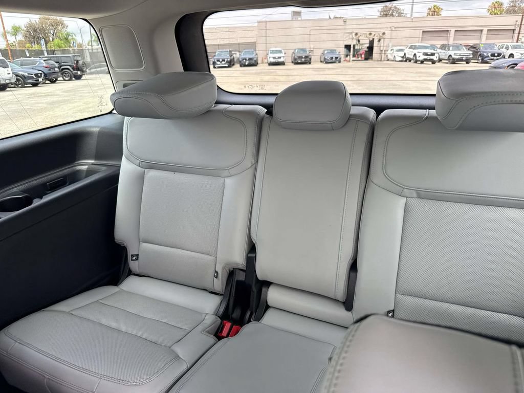 Certified 2025 Ford Expedition Platinum w/ Driver's Package AWD/4WD image 15