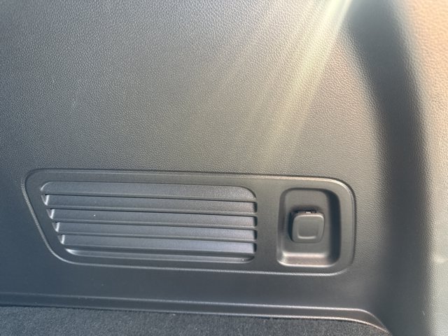 Used 2018 Buick Enclave Essence FWD image 5