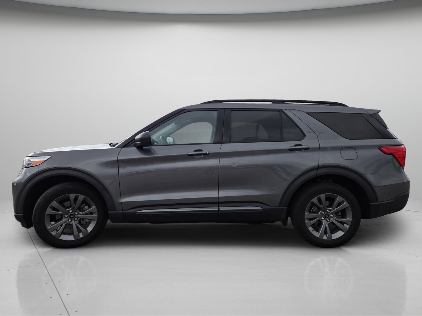 Certified 2021 Ford Explorer XLT w/ Equipment Group 202A AWD/4WD image 19