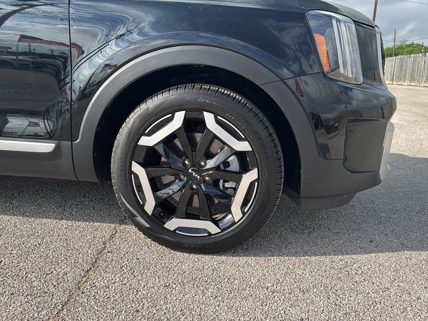 Used 2025 Kia Telluride EX image 9