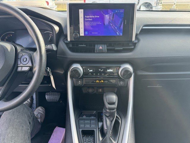 Used 2024 Toyota RAV4 LE image 17