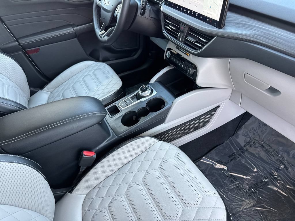 Certified 2023 Ford Escape Platinum w/ Premium Technology Package AWD/4WD image 15