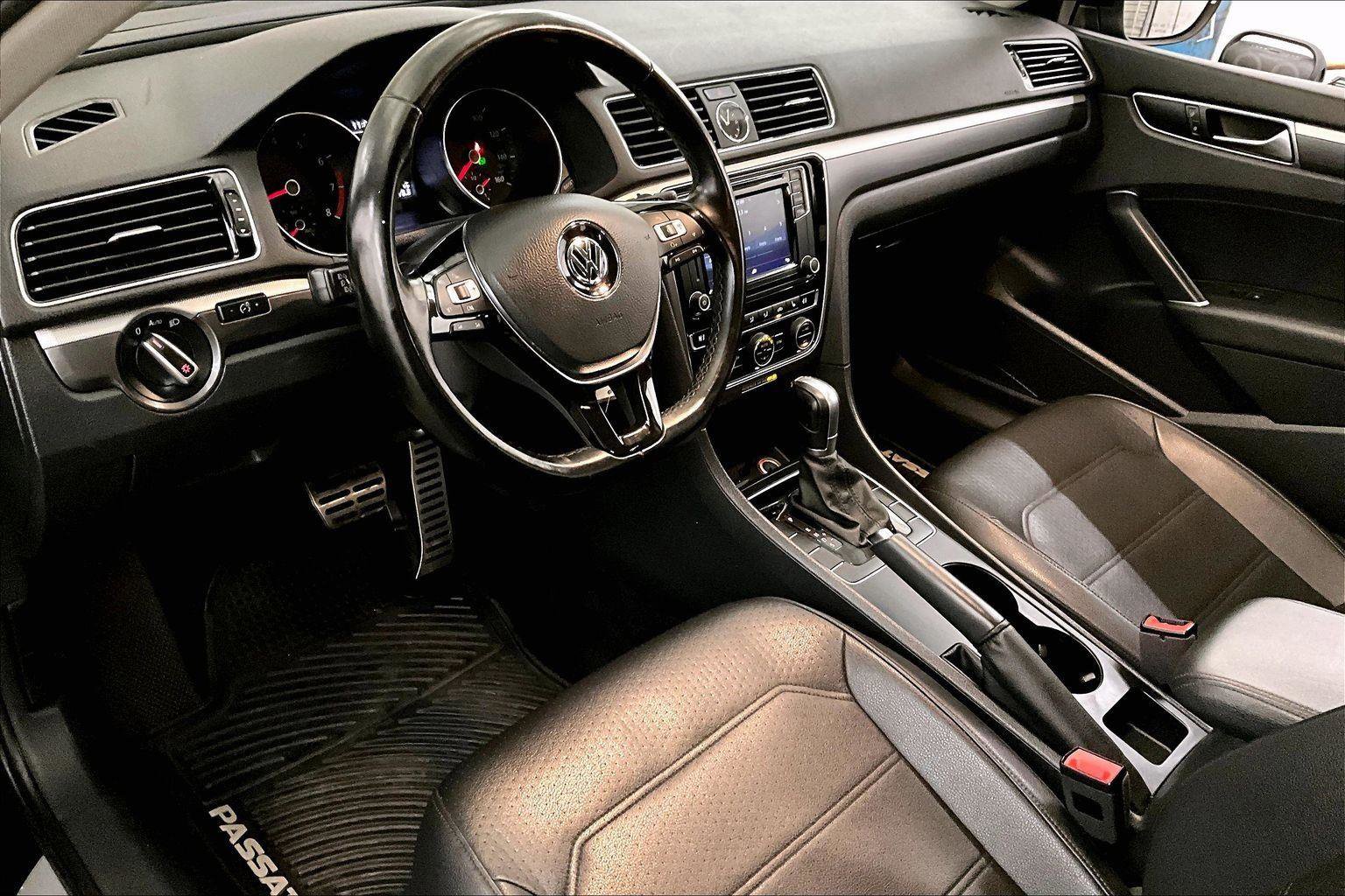 Used 2017 Volkswagen Passat 1.8T R-Line image 12