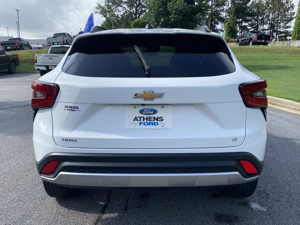 Used 2024 Chevrolet Trax LT FWD image 4