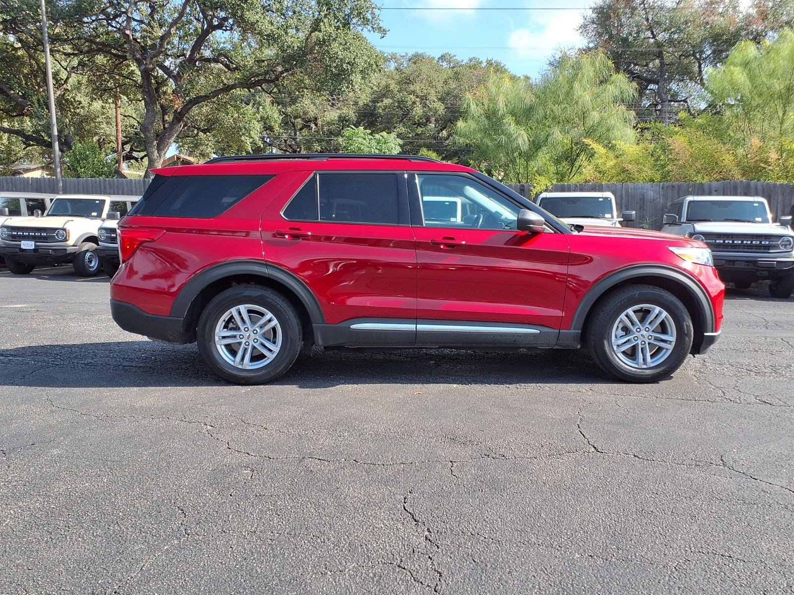 Certified 2024 Ford Explorer XLT RWD image 5