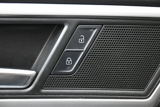 Used 2023 Volkswagen Atlas SE w/ Panoramic Sunroof Package FWD image 14